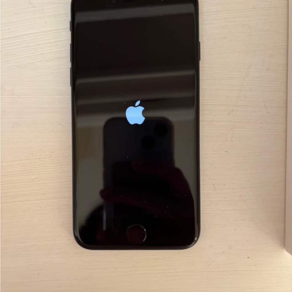 Apple iPhone SE 3rd gen- Black Design